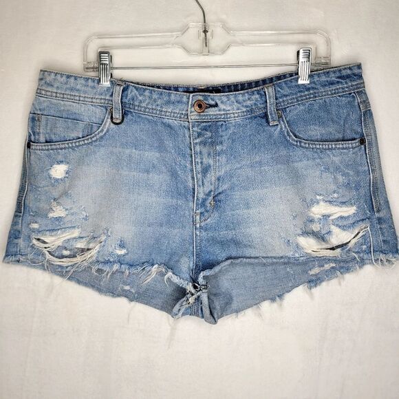 Neuw Blue Jean Shorts Distressed Raw Hem Size 14 - Picture 1 of 8
